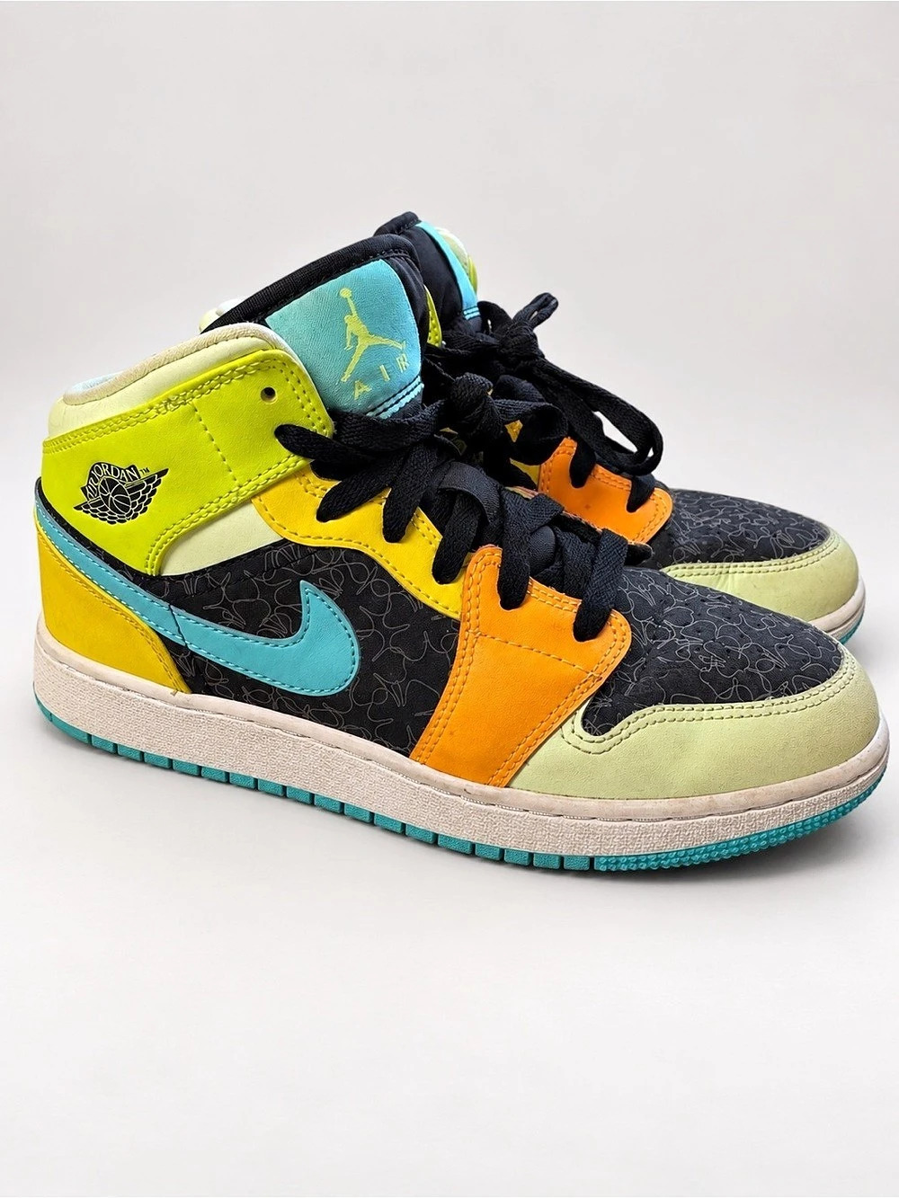 Air Jordan 1 Mid SE Aurora Green GS Size 6Y Multicolor Sneakers